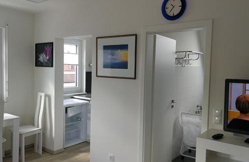 Waldperlach Apartment | Cozy Retreat in München Waldperlach for Relaxing Getaways
