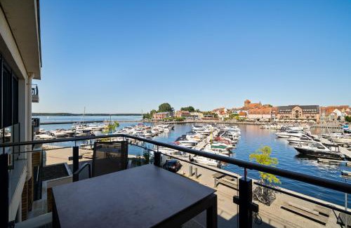 Muritz Apartment | Müritz Utkiek - Apartment mit Seeblick & Balkon in der Hafenresidenz