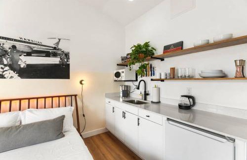 Chandler Apartment | Cozy Mākālea Studio Suite with Ocean View & Pet-Friendly