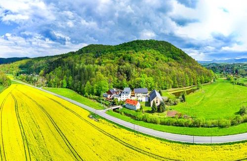 Sedziszowa House | Discover Młyn Wielisław: Pet-Friendly Retreat with Breakfast