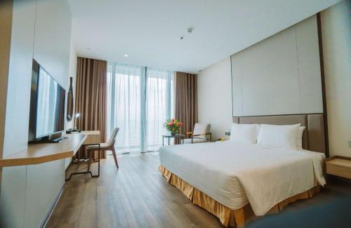 Nghi Xuan Hotel | Indulge in Mường Thanh Luxury Xuân Thành with Pool & Hot Tub