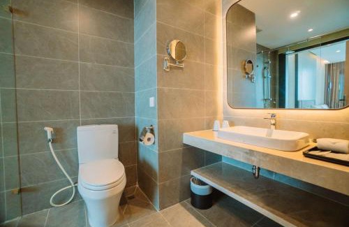 Nghi Xuan Hotel | Indulge in Mường Thanh Luxury Xuân Thành with Pool & Hot Tub