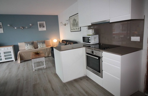 Palamos Apartment | Beachside Retreat with Terrace & Ocean View - 10/10 Rated!