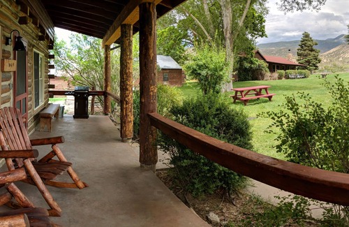 Spanish Valley Cabin | Pet-Friendly M-4 Cabin with Pool & Ocean Views Await