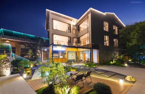 Dujiangyan Cabin | M Country Road Mountain Luxury Cinema Hot Spring B&B