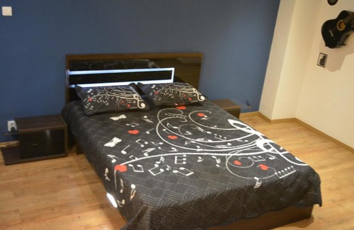 Calea Sever Bocu Apartment | Top-Rated M@D Music Apartment: Pet-Friendly & Accessible Stay