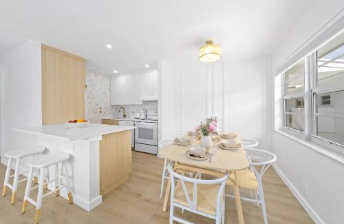 Mango Groves Apartment | Chic M Lake Worth Beach Villas: Retro Vibes & Ideal Location