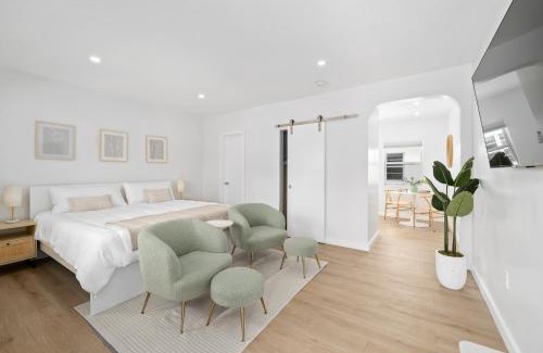 Mango Groves Apartment | Chic M Lake Worth Beach Villas: Retro Vibes & Ideal Location