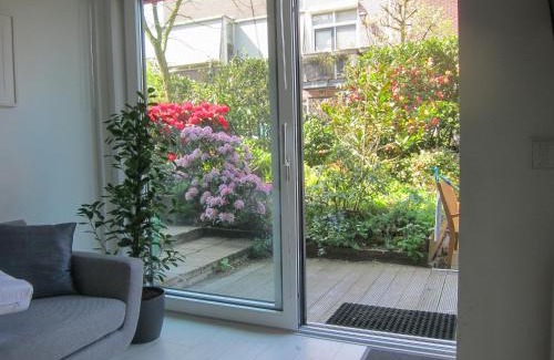 Amsterdam East Bed & Breakfast | Indulge at M&M Bed&Bubbles: 4-Star Retreat with Hot Tub