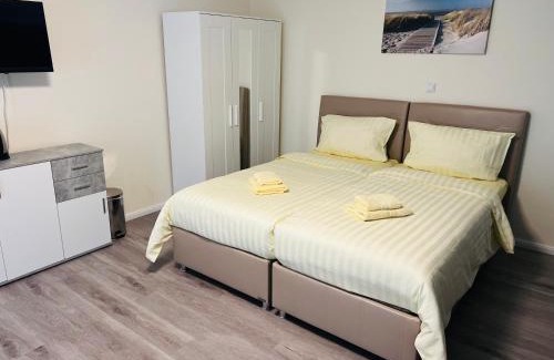 Neu Wulmstorf Hotel | Comfortable M&M Hotel - Neu Wulmstorf with Hot Tub & Breakfast