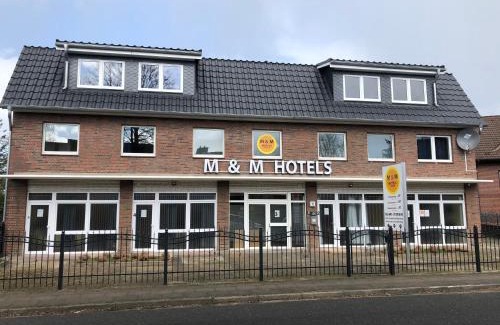 Neu Wulmstorf Hotel | Comfortable M&M Hotel - Neu Wulmstorf with Hot Tub & Breakfast