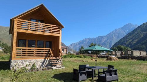 Ach'khoti House | Impressive M&M House Kazbegi: Guest Rated 9.7 with Kitchen
