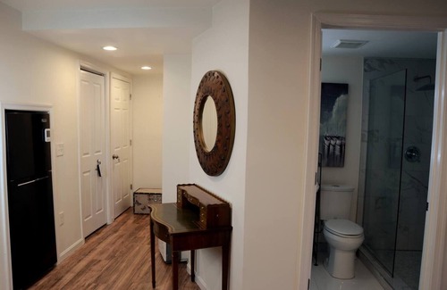 Leesburg House | Cozy M&M Suite with Pool & Spa Near Downtown Leesburg