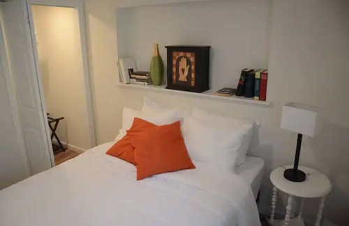 Leesburg House | Cozy M&M Suite with Pool & Spa Near Downtown Leesburg
