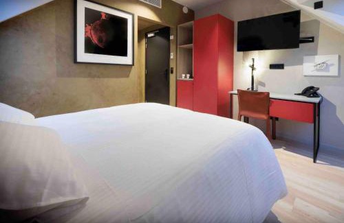 Leuven Hotel | Artistic M-Street Lodging with Self Check-In & Breakfast