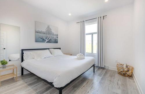 Mile End Apartment | Stylish 1BR Retreat in the Heart of Plateau, MTL