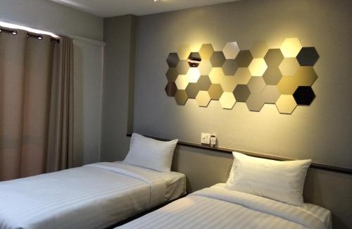 Tha Wang Thong Hotel | Budget-Friendly Stay at M2 Hotel with Breakfast Included