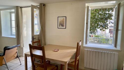 Imphy Apartment | Pet-Friendly 1 Bedroom Retreat at M Parking, Great for Families