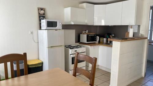 Imphy Apartment | Pet-Friendly 1 Bedroom Retreat at M Parking, Great for Families