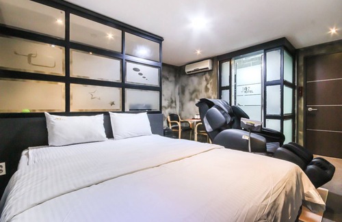 Chilgok-gun Hotel | Budget-Friendly M7 Business Hotel with Family Amenities