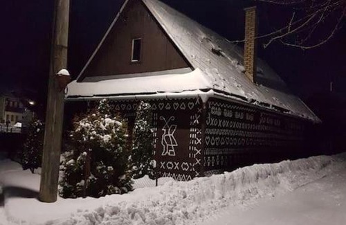 Cicmany House | Pet-Friendly Maľovaná drevenička in Čičmanoch - 9.9/10 Rating