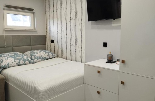 gmina Biskupice Apartment | Pet-Friendly Mały Domek with Ocean View & Kitchenette