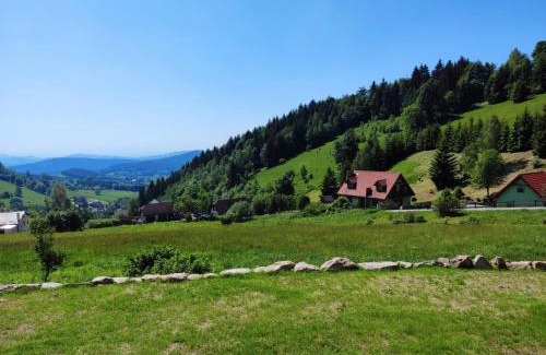 Sokolec House | Inviting Maślany Domek: Child-Friendly Retreat with 9/10 Rating