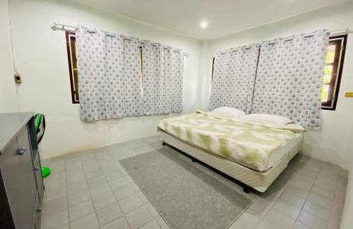 Puk Tian House | Pet-Friendly Ma Baan House by the Sea with Breakfast