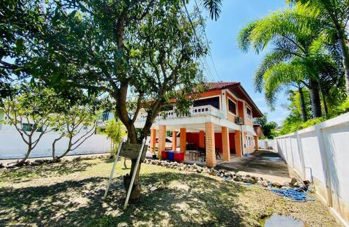 Puk Tian House | Pet-Friendly Ma Baan House by the Sea with Breakfast