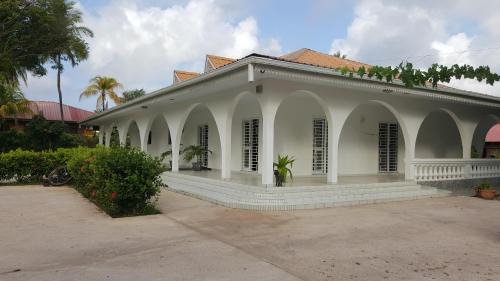 Cayenne Bed & Breakfast | Inviting Ocean View Retreat - Ma Chambre d’Hôte Awaits