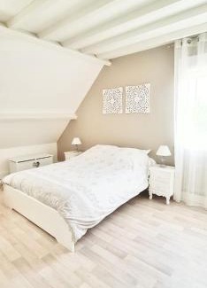Saint-Leger-Pres-Troyes House | Relax at Ma Douce Bulle: Poolside Bliss by the Ocean