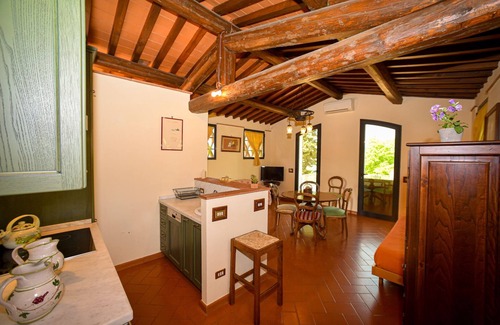 San Casciano in Val di Pesa Cottage | Grindstone Farmhouse: Enjoy Poolside Relaxation and Spa
