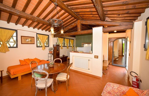 San Casciano in Val di Pesa Cottage | Grindstone Farmhouse: Enjoy Poolside Relaxation and Spa