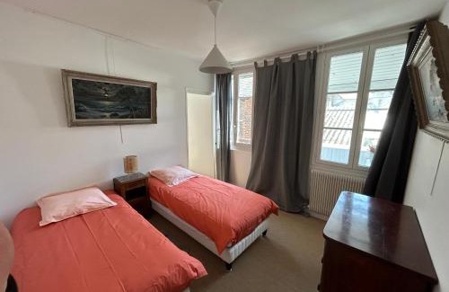 Pont-l'Eveque House | Cozy Home in the Heart of Pont l'Evêque - Family Friendly