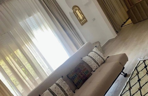 Mediouna Villa | 15min from airport and free zone, diplomatic forest ideal for families.