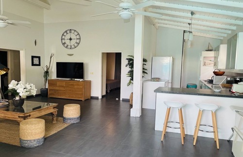 Rambaud Villa | Magnolia Villa: Steps from Orient Bay Beach with Spa & Breakfast
