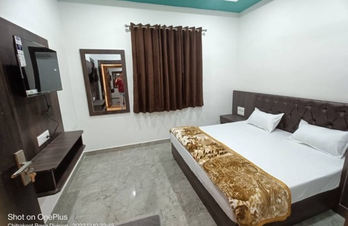 Chitrakoot Hotel | Budget-Friendly Ma Parvati Residency with Breakfast Included