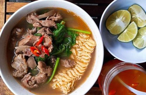 Meo Vac Hostel | Discover Ma Pi Leng Heritage Homestay: Pet-Friendly Retreat