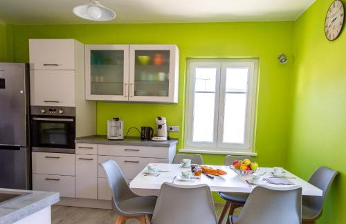 Griesheim-pres-Molsheim House | Independent Maison for 6 with Spacious Courtyard and High Rating