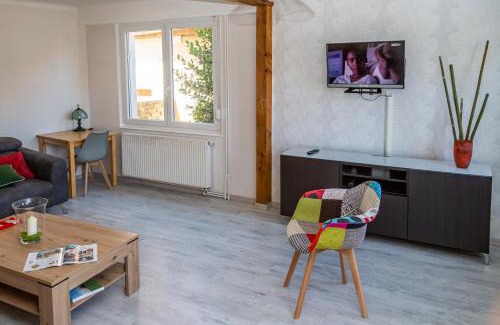 Griesheim-pres-Molsheim House | Independent Maison for 6 with Spacious Courtyard and High Rating