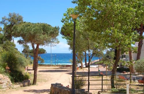 Salionc Apartment | Ocean View Retreat: Ma TERRASSE with Private Beach Access
