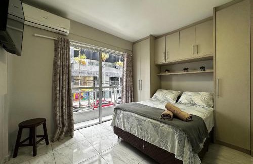 Pioneiros Apartment | Cozy Kitnet with AC & Big Wheel View - Pet Friendly Stay