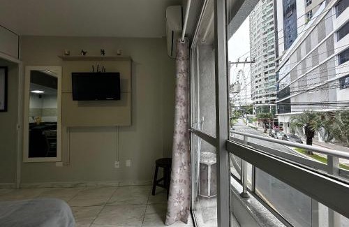 Pioneiros Apartment | Cozy Kitnet with AC & Big Wheel View - Pet Friendly Stay
