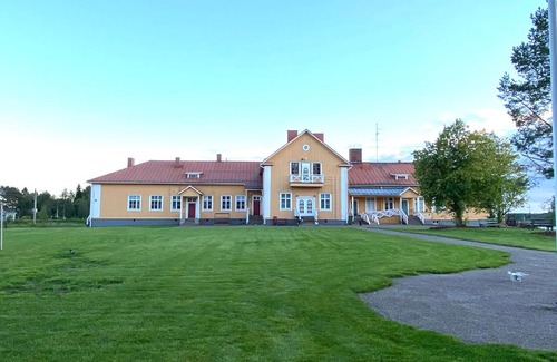 Keminmaa Hotel | Beautiful Maaseutuhotelli Juopperin Kartano with Oceanfront Views