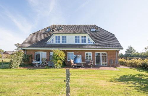 West Husum Apartment | Elegant Maashof Godewind: Family-Friendly with Pool Access
