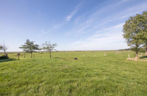 West Husum Apartment | Elegant Maashof Godewind: Family-Friendly with Pool Access