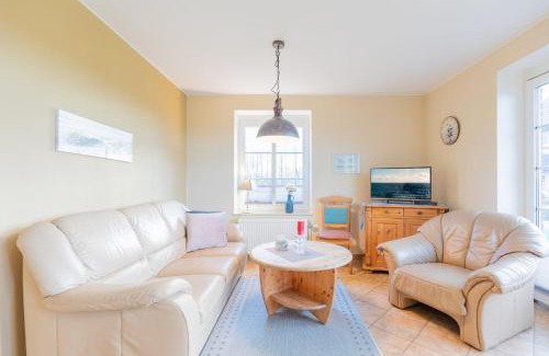 West Husum Apartment | Elegant Maashof Godewind: Family-Friendly with Pool Access