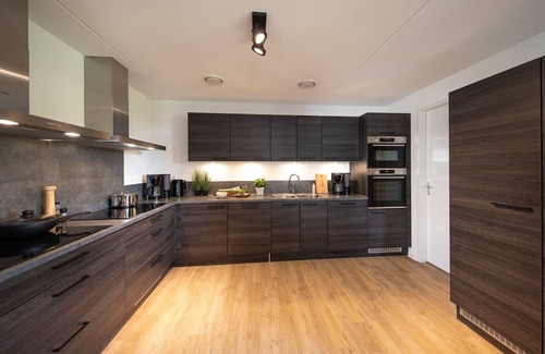 Thorn House | Pet-Friendly Maasresidence Thorn with Pool & Ocean Views