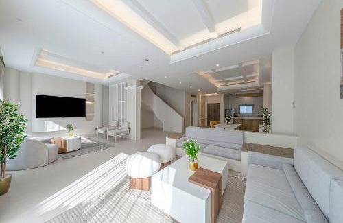 King Abdul Aziz Road Villa | Mabaat-Jasmine Greek Villa 4BR- 583 Villa 4