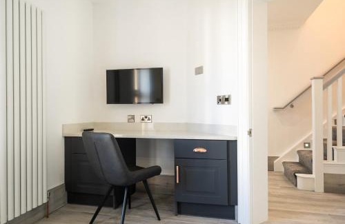 Enniskillen House | Pet and Child Friendly Retreat: Mabel's Maison Awaits